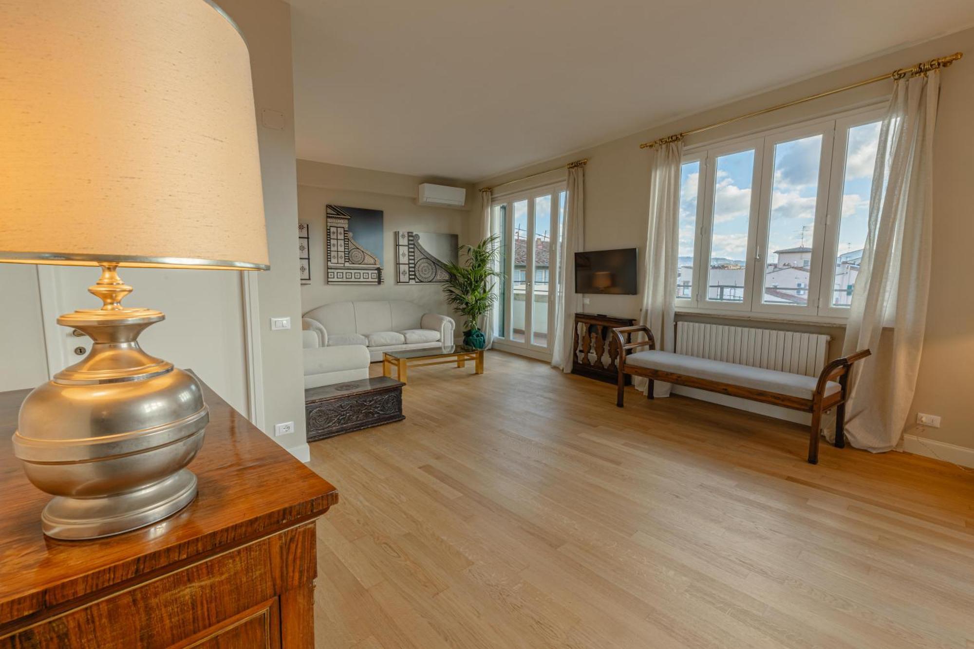 Antica Torre Tornabuoni Bed & Breakfast ฟลอเรนซ์ ภายนอก รูปภาพ