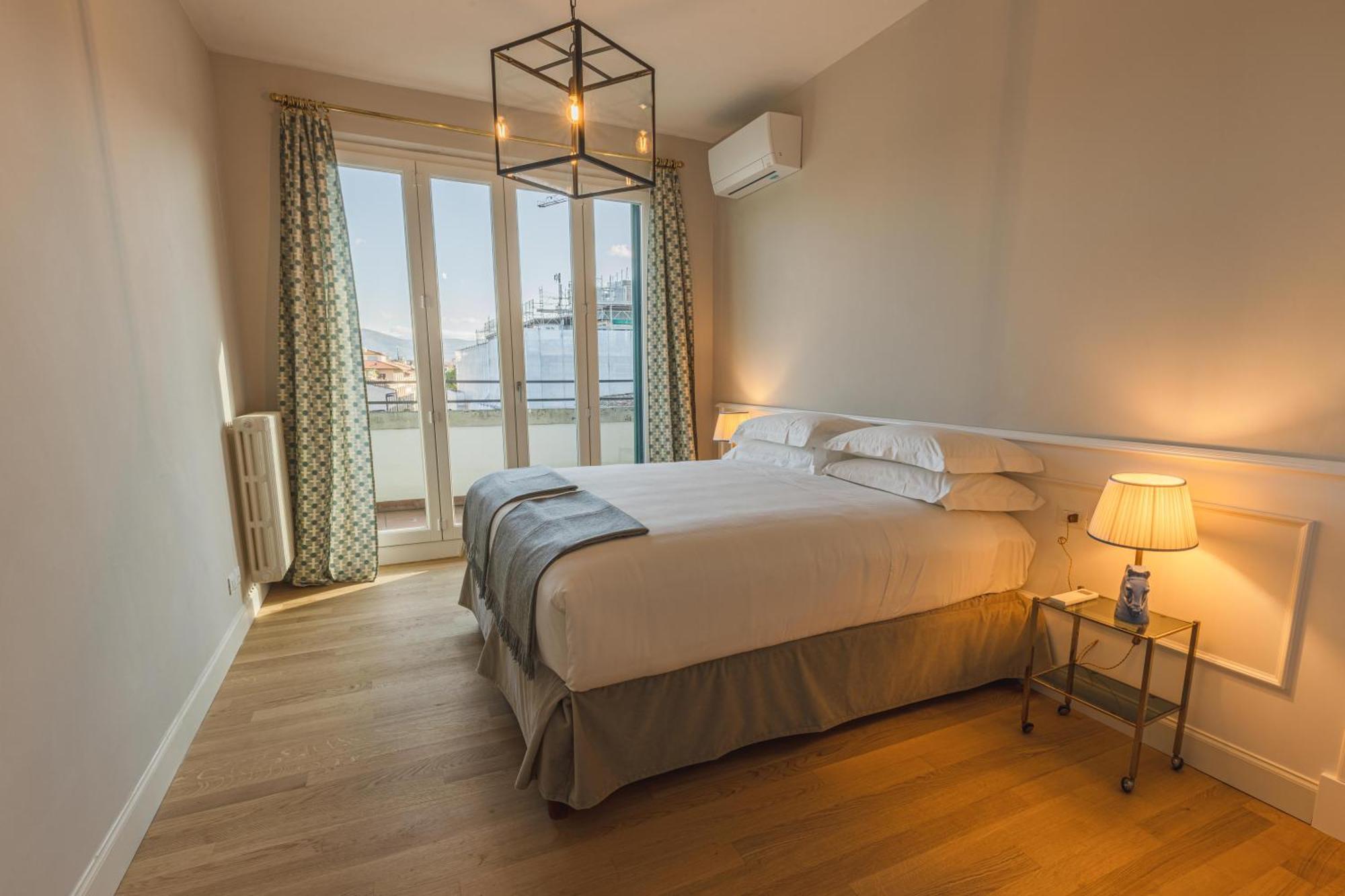 Antica Torre Tornabuoni Bed & Breakfast ฟลอเรนซ์ ภายนอก รูปภาพ