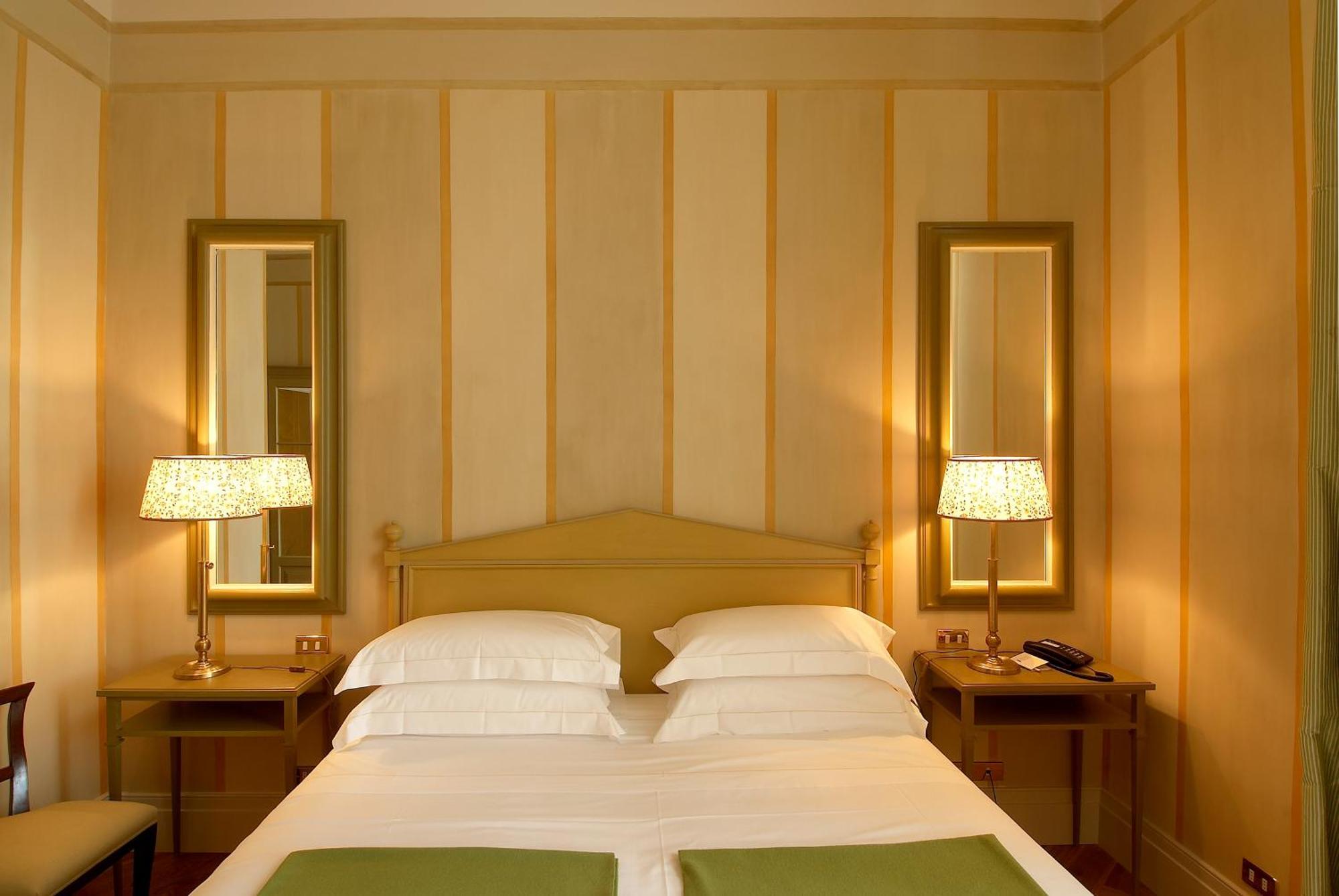 Antica Torre Tornabuoni Bed & Breakfast ฟลอเรนซ์ ภายนอก รูปภาพ
