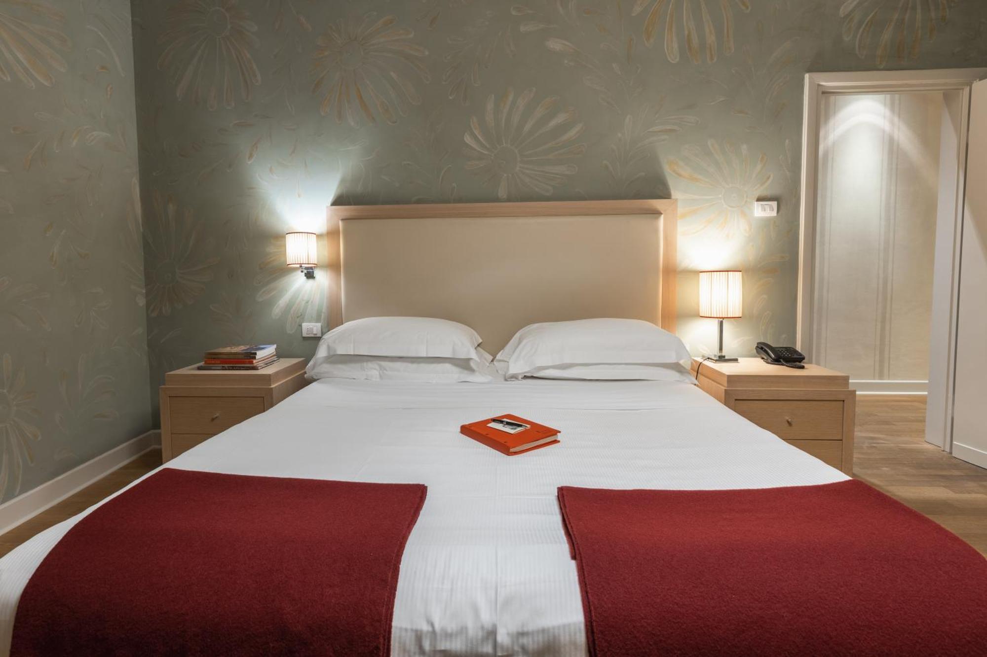Antica Torre Tornabuoni Bed & Breakfast ฟลอเรนซ์ ภายนอก รูปภาพ