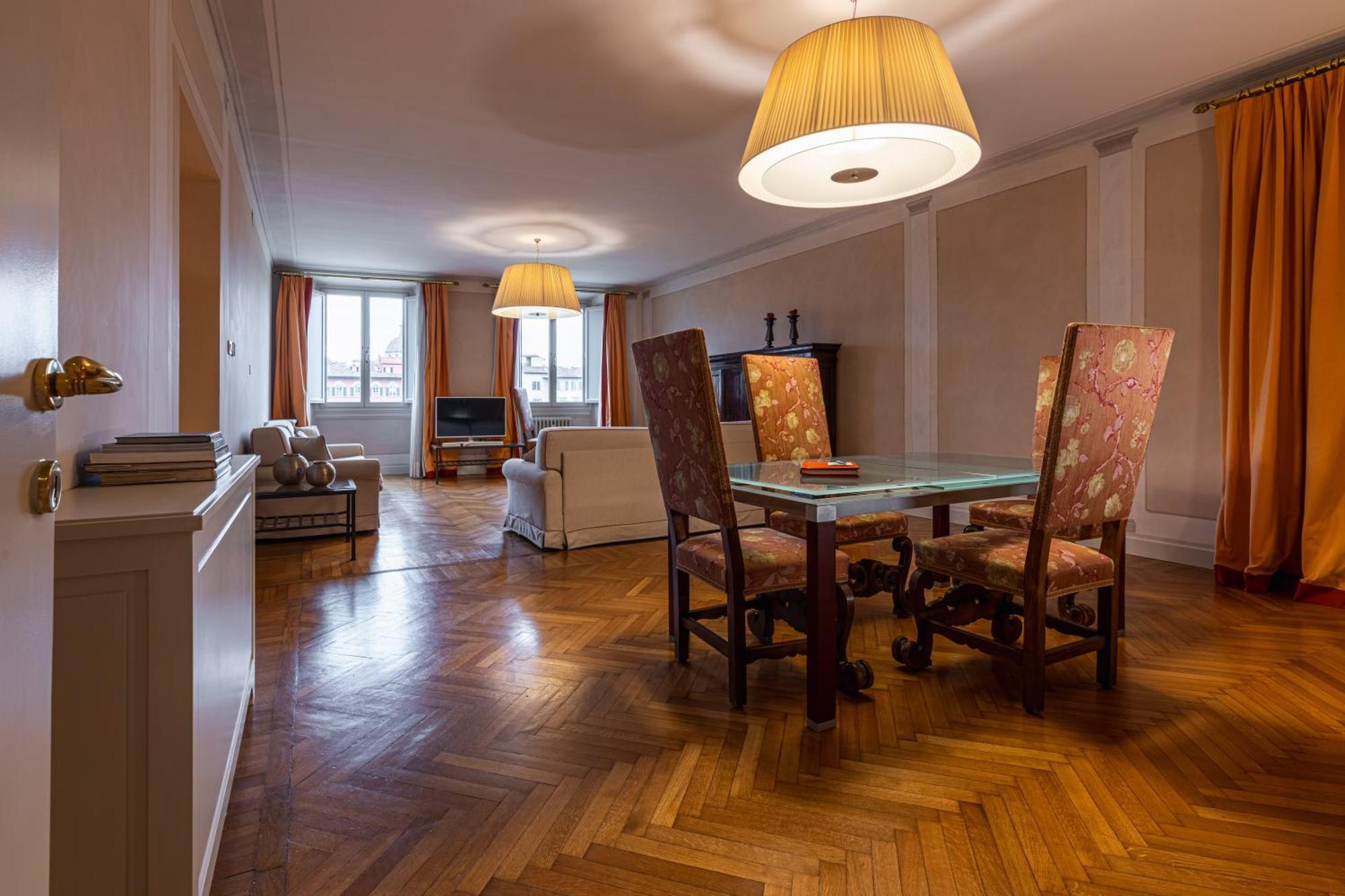 Antica Torre Tornabuoni Bed & Breakfast ฟลอเรนซ์ ภายนอก รูปภาพ